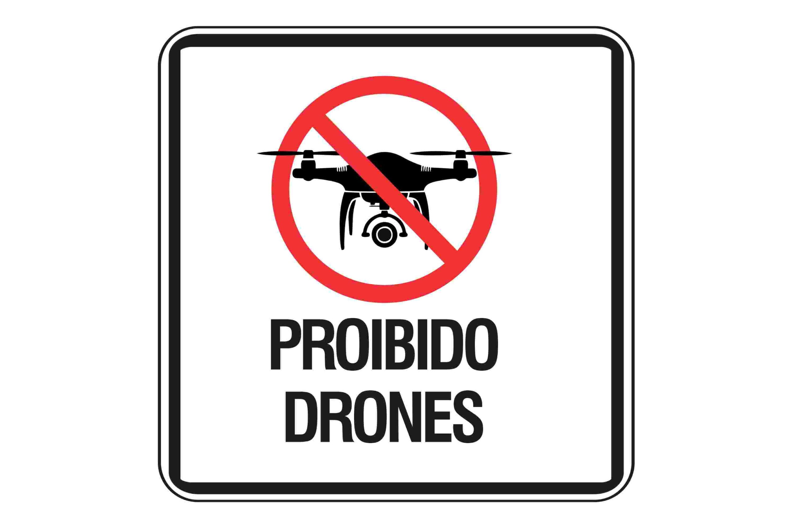 Placa informando local proibido para voo de drones